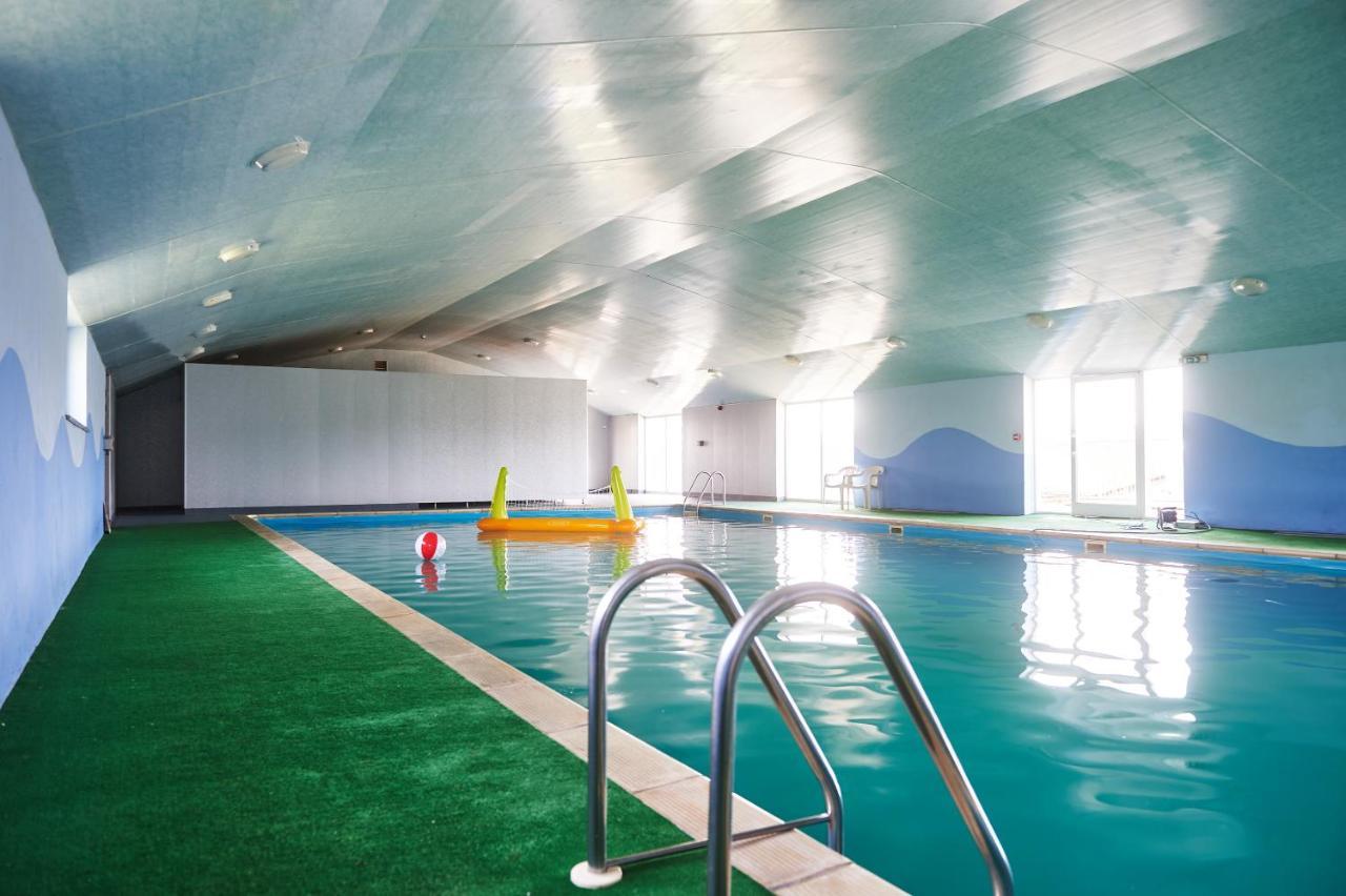 Penuwch Boathouse- Lakeside Rural Cottage Ideal For Families With Indoor Heated Pool カーマーゼン エクステリア 写真